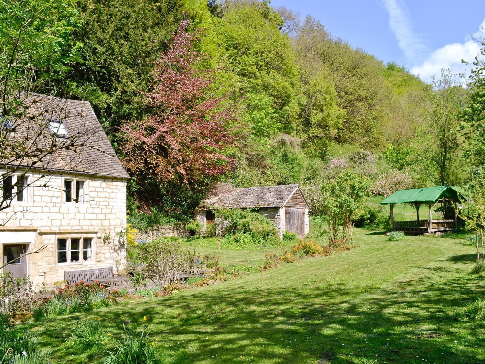 Driftcombe Farmhouse Bisley  Exteriör bild